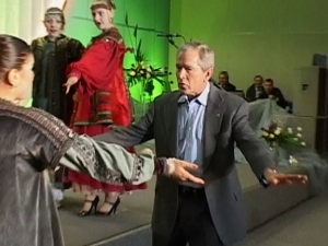 Putin İle Bush’un Birlikte Dans Ettiği Görüntüler Ortaya Çıktı