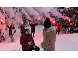 Uludağ’da Karlar Altında Meşaleli Muhteşem Evlilik Teklifi