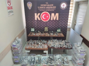 Kaçakçılık Polisinden 500 Bin Tl’lik Kaçak Saat Operasyonu