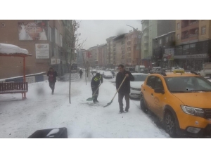 Hakkari’de Yol Tuzlama Çalışması