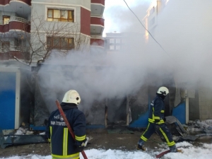 İnşaat Alanında Çıkan Yangın İtfaiyeyi Alarma Geçirdi