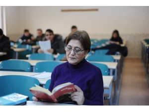 Onlarca Öğrenci Yetiştirdi, Şimdilerde İse Yeniden Öğrenci Oldu