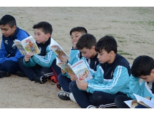 Antrenmandan Önce Yarım Saat Kitap Okuyorlar