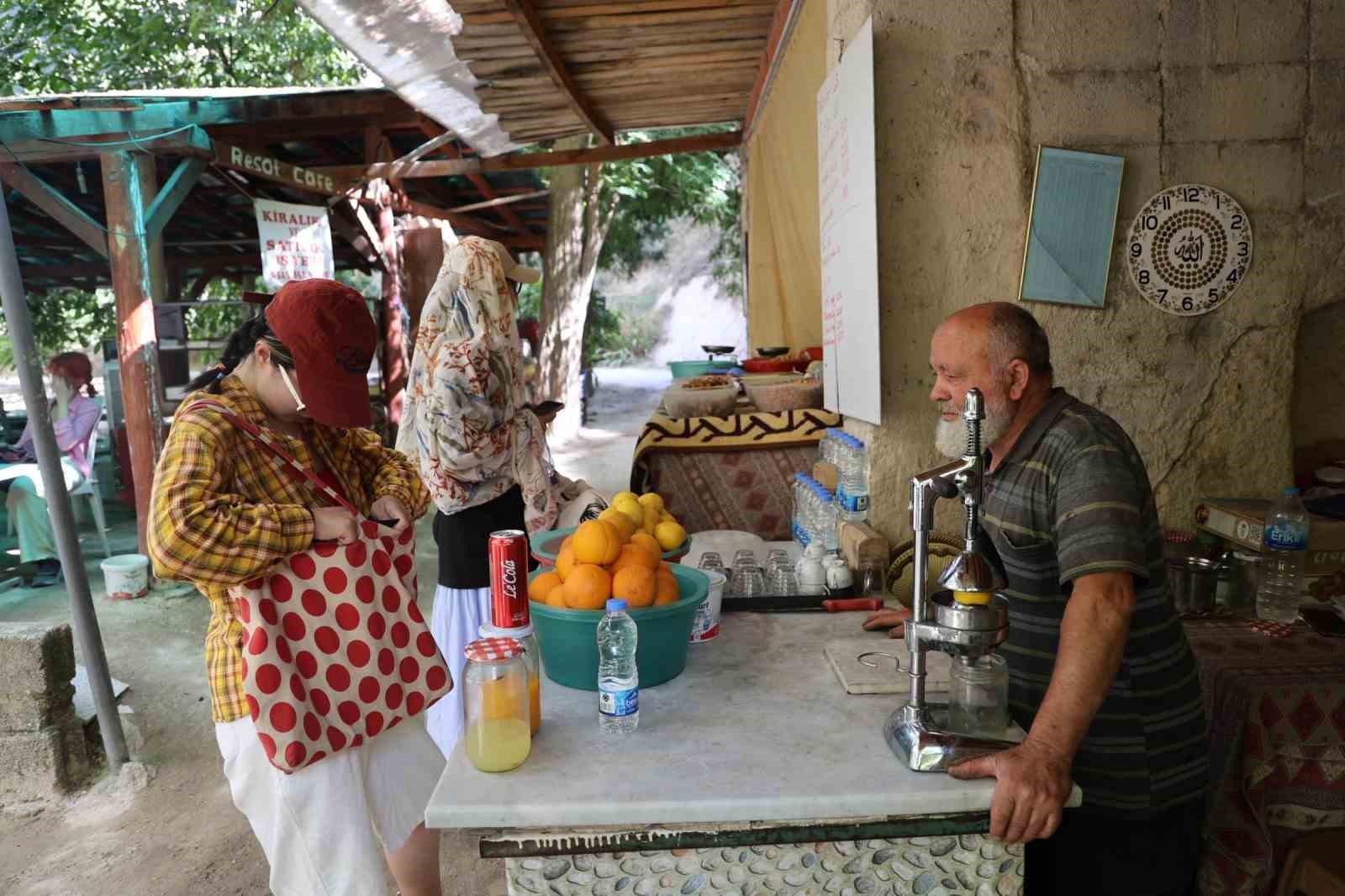 omrunun-yarisindan-fazlasini-turistlere-adadi