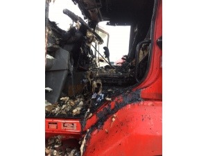 Cizre’de Park Halindeki Tır Alev Aldı