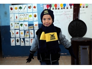 Mardin’de Öğrencilere Atkı, Bere Ve Eldiven Dağıtıldı
