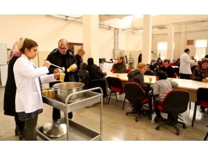 Büyükşehir Belediyesi’nden Engelli Kursiyerlere Çorba İkramı