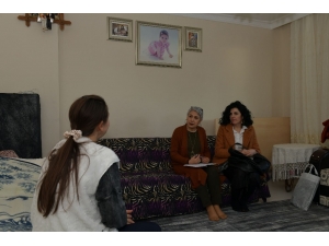 Çiğli Belediyesinden Görme Engelli Vatandaşlara Ev Ziyareti