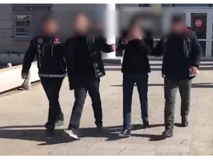 Onlar Kaçtı Polis Yakaladı, 5 Bin Adet Uyuşturucu Hap Çıktı