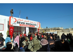 Kızılay Tel Abyad’da Sevgi Mağazası Açtı