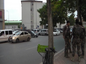 Operasyon Sırasında Polisi Tabancayla Yaralayan Şahıs Yakalandı