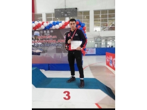 Uşaklı Lise Öğrencisi ‘Türkiye Boks Şampiyonası’nda’ 3. Oldu