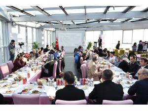 Görme Engellilerin Karanlığını Aydınlığa Çevirdiler