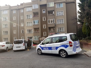 Küçükçekmece’de Bir Kişi Kendi Evinde Silahla Vuruldu