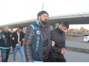 Oyun Parkını Yakan 2 Kişi Gözaltına Alındı