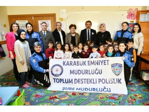 Polisler Minik Öğrencilerle Buluştu