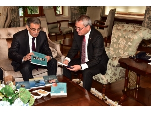 Eski Bakan Güçlü Manisa’da