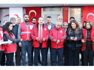 Kızılay Şanlıurfa’da Giyim Mağazası Açtı