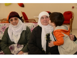 Büyükşehir Belediyesi Çocukları Yaşlılarla Buluşturdu
