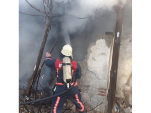 Elazığ’da Metruk Ev Yangını