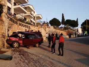 Freni Boşalan Otomobil Duvara Çarptı: 1 Ölü, 1 Yaralı