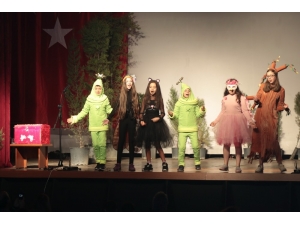 Akhisar Belediyesi Çocukları Tiyatro İle Buluşturuyor