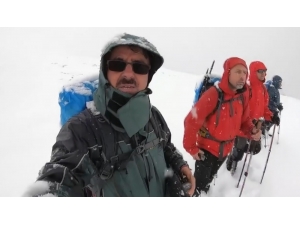 Yoğun Kar Ve Sisli Havada 18 Kilometre Yürüdüler