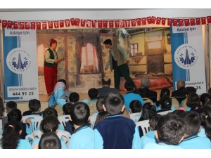 Aziziye’de Karne Hediyesi Tiyatro Seyri