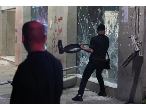 Lübnan Polisinden Merkez Bankası Önündeki Gösteriye Müdahale