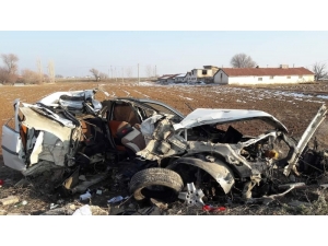 Otomobil Direğe Çarptı, 1 Ağır Yaralı