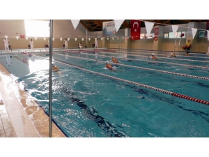 Nazilli’de İlk Kez Yüzme Yarışları Düzenlendi