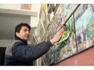 Kaporta Dükkanının Duvarlarını Müşteri Fotoğraflarıyla Süsledi