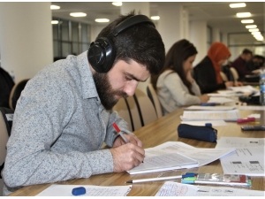 350 Bin Kitap Ve Materyalle Bölgenin En Büyük Kütüphanesi 24 Saat Öğrencilerin Hizmetinde