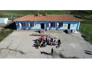 Öğretmenlerin Mesajını Dikkate Aldı, 57 Okula 1 Buçuk Ton Tatlı Dağıttı