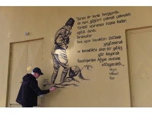 Nazım Hikmet Dizelerini Trafoya Çizdiler