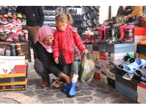 Şanlıurfa’da Lastik Çizmelere İlgi Devam Ediyor