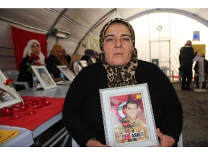 Hdp Önündeki Ailelerin Evlat Nöbeti 135’inci Gününde