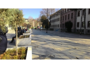 Malatya Valiliği Önü Yaya Trafiğine Açıldı