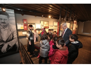 Başkan Erdem’den Müzede Selfie