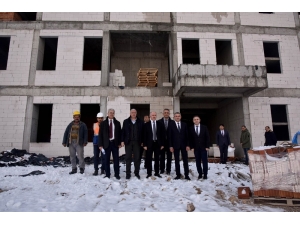 Vali Meral, Sağlık Kompleksinde İncelemelerde Bulundu