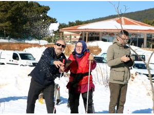 Görme Engelliler Kar Topu Oynamanın Mutluluğunu Yaşadı
