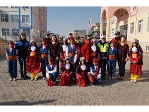 Polis Eşleri Kaynaştırma Ve Yardımlaşma Derneği’nden Öğrencilere Destek