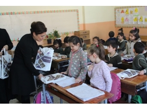 Başkan Köse Öğrencilere Kitap Hediye Etti