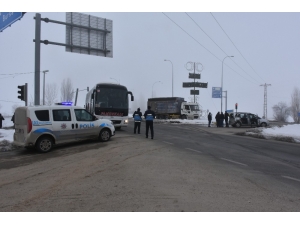 İnönü’de Freni Boşalan Kamyon 3 Araca Çarparak Durabildi