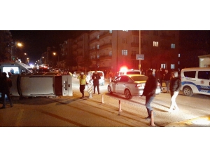 Ticari Araç Ve Otomobil Çarpıştı: 5 Yaralı