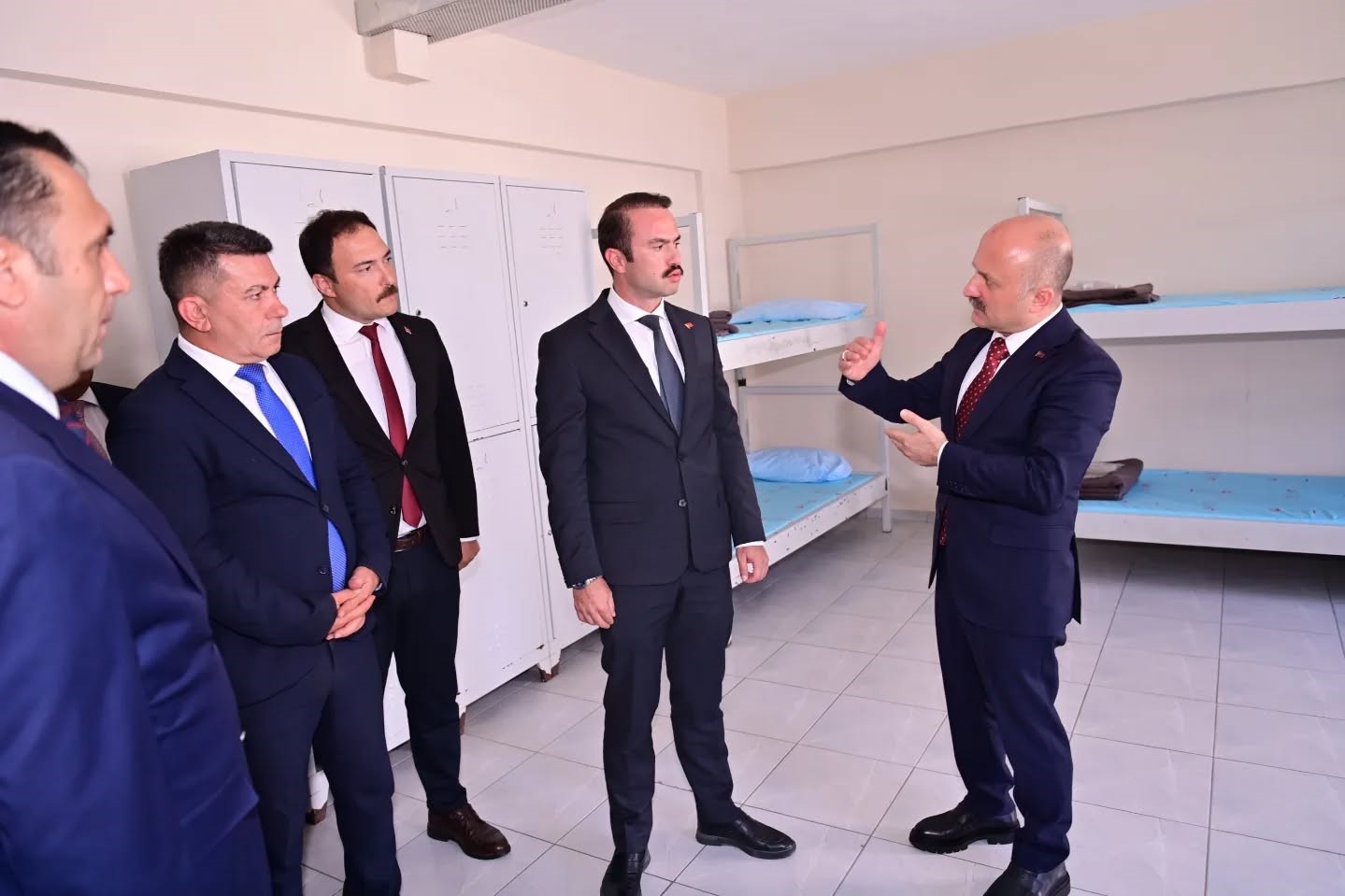 vali-varol-geri-gonderme-merkezi-nde-incelemelerde-bulundu