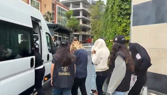 istanbul-da-31-kisinin-gozaltina-alindigi-fuhus-operasyonundan-yeni-detaylar-hizmetleri-kodladiklari-ortaya-cikti