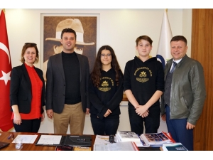 Öğrencilerden Durak Kütüphanesine Destek