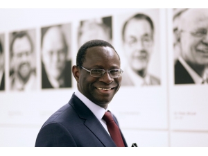 Alman Milletvekilinin Ofisi Kurşunlandı