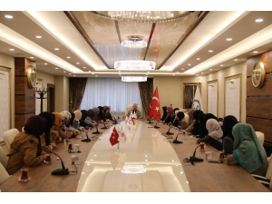 ‘Uluslararası İlahiyat Fakültesi’ Öğrencilerinden İl Müftüsü Güven’e Ziyaret